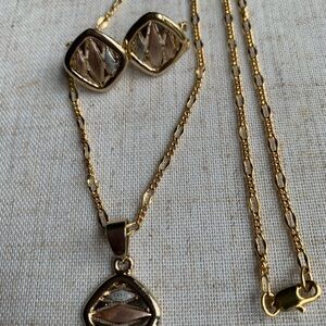 Necklace and earring set Tri gold detail.